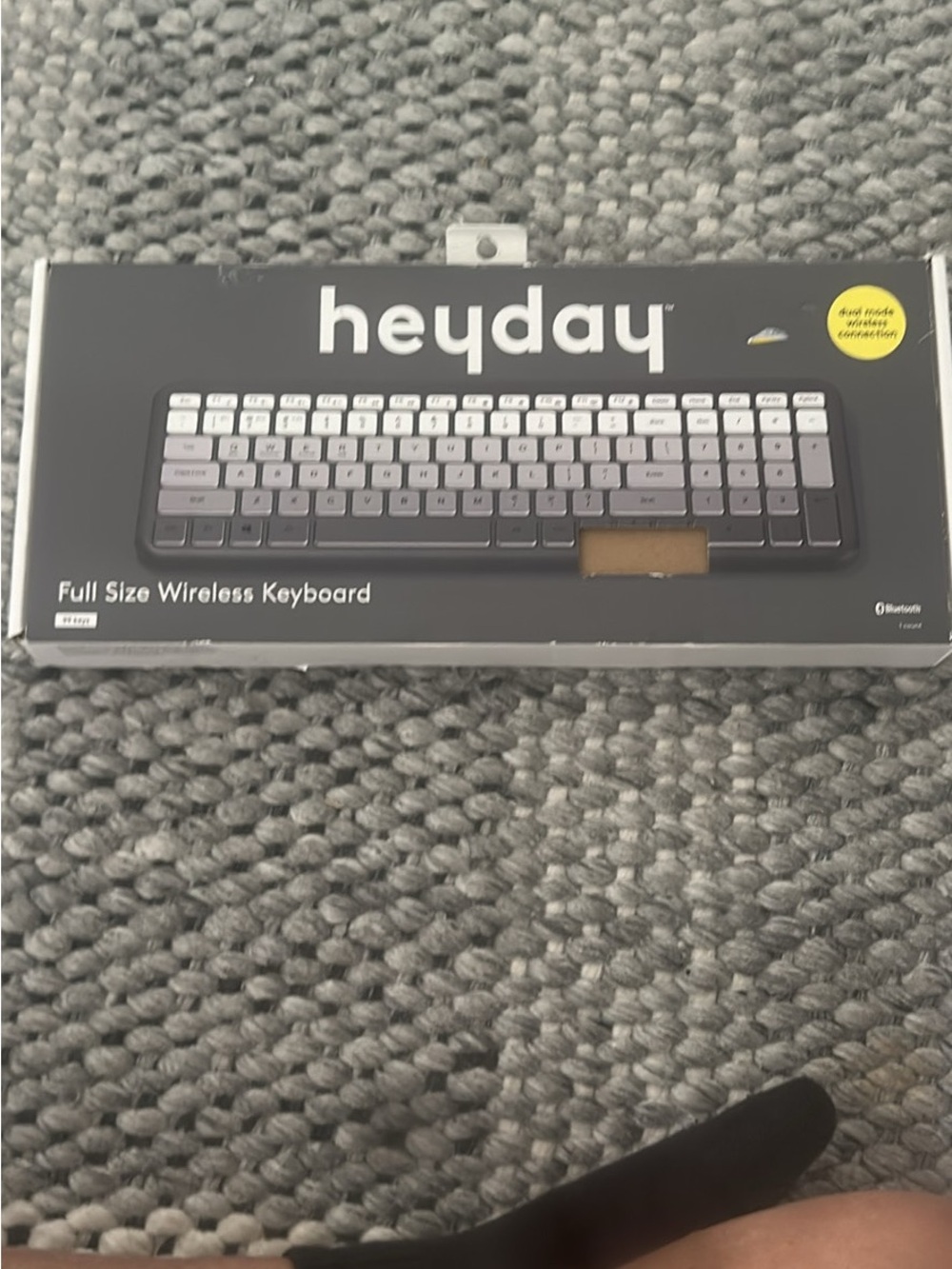heyday Wireless Full-Size Keyboard - Black Frame with White Keycaps